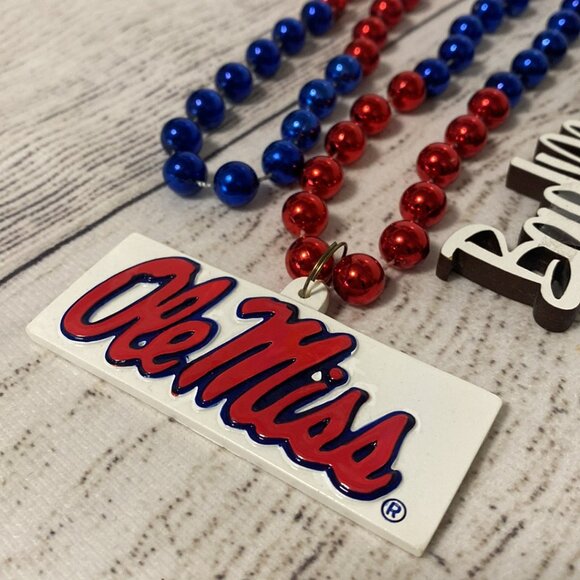 Ole Miss Rebels University of Mississippi Mardi Gras Necklace Beads Souvenir - Picture 3 of 5